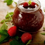 Džem od jagoda sa celim bobicama